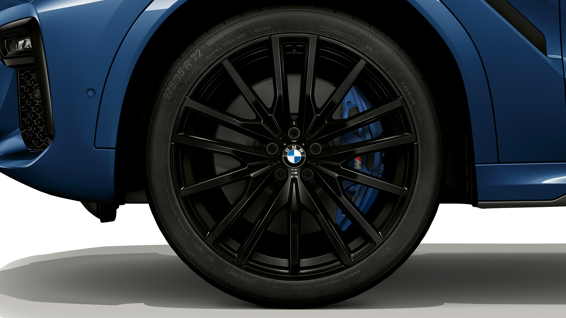 BMW X6, jossa M Sport -paketti, kevytmetallivanne. BMW X6, jossa M Sport -paketti, kuva kevytmetallivanteesta.