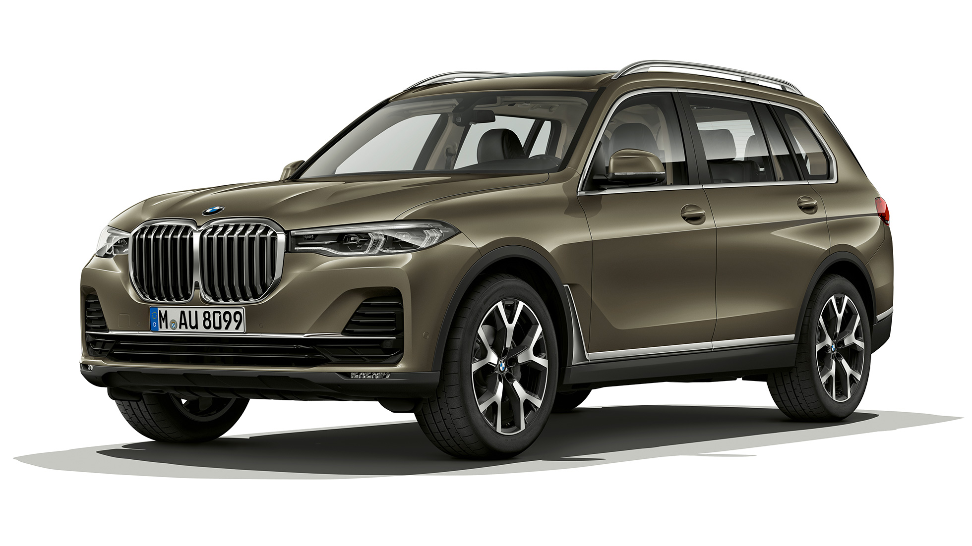 BMW X7 Kolmeneljäsosa-studiokuvassa Vermont Bronze -värinen BMW X7 edestäpäin