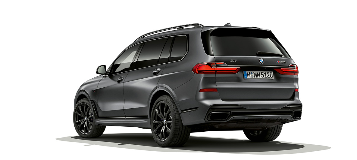 BMW Dark Shadow Edition, 3/4-näkymä takaa BMW X7 G07 Dark Shadow Edition, 3/4-näkymä takaa