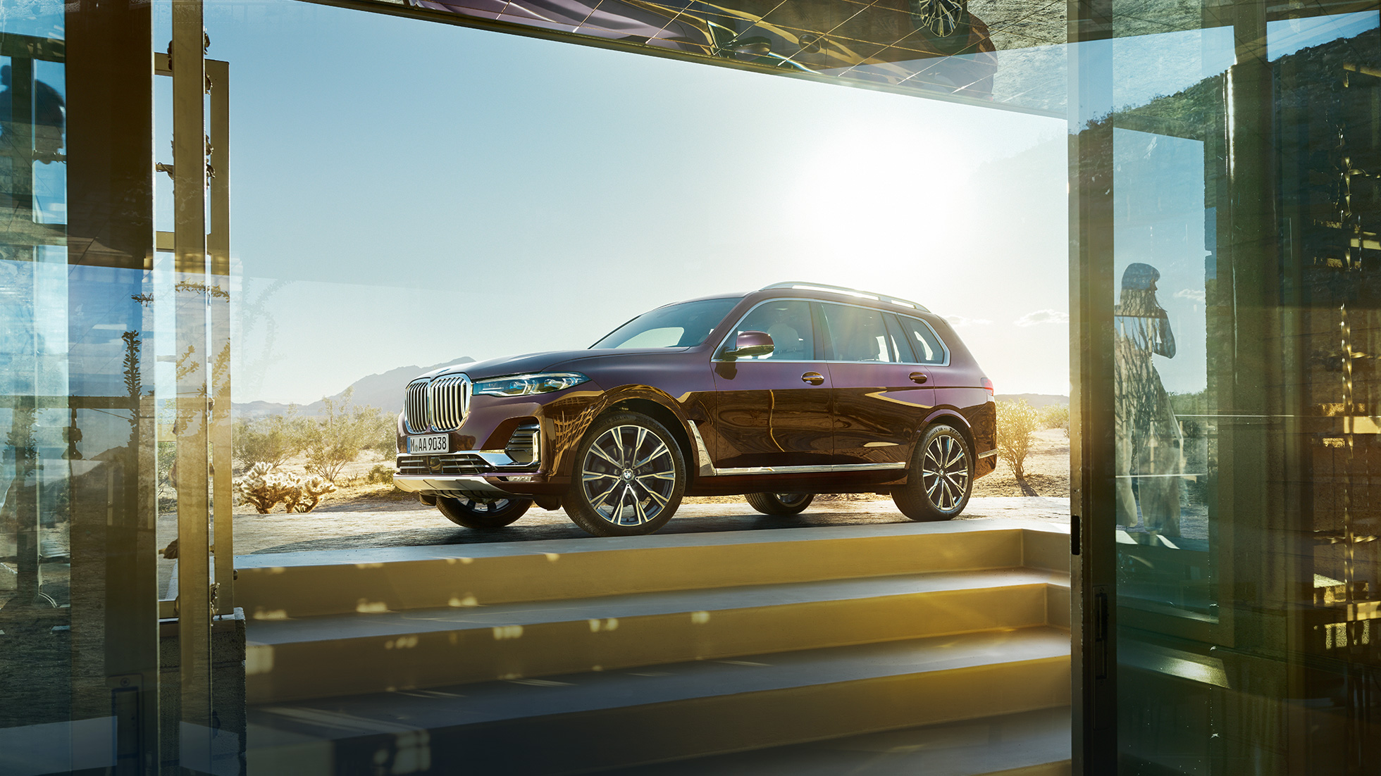BMW Individual X7 xDrive40i, sivuperspektiivi BMW X7, metalliväri Ametrin sivuperspektiivistä, G07 2019
