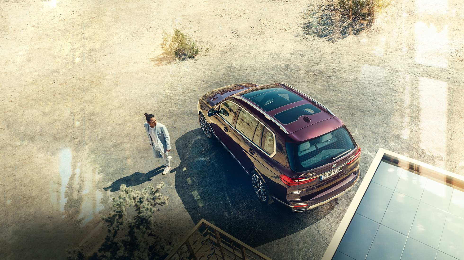 BMW Individual X7 xDrive40i, sivukuva Ametrin-metallivärinen BMW X7 paikallaan sivultapäin katsottuna