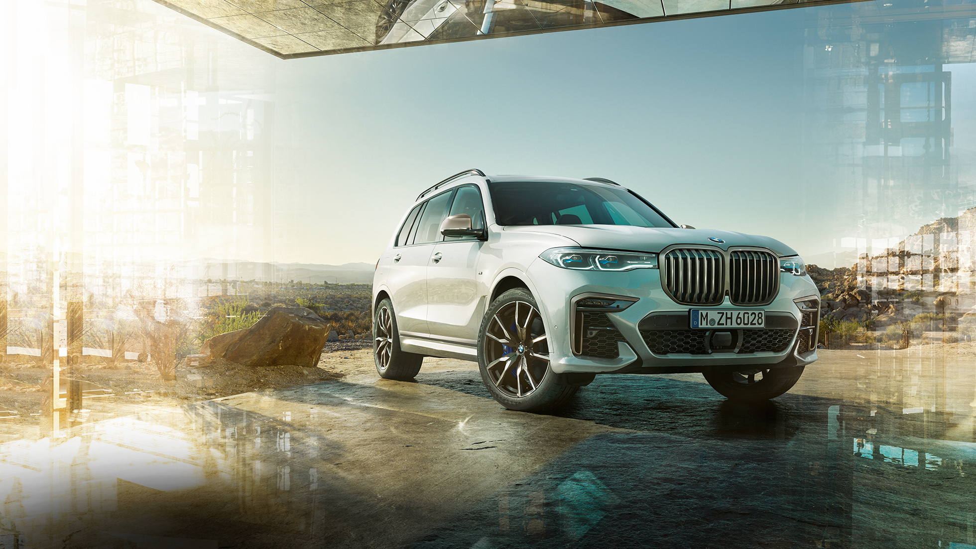 BMW X7 M50d, kolmeneljäsosakuvassa edestäpäin BMW X7 M50d: paikallaan, valkoinen BMW X7 kolmeneljäsosakuvassa edestäpäin