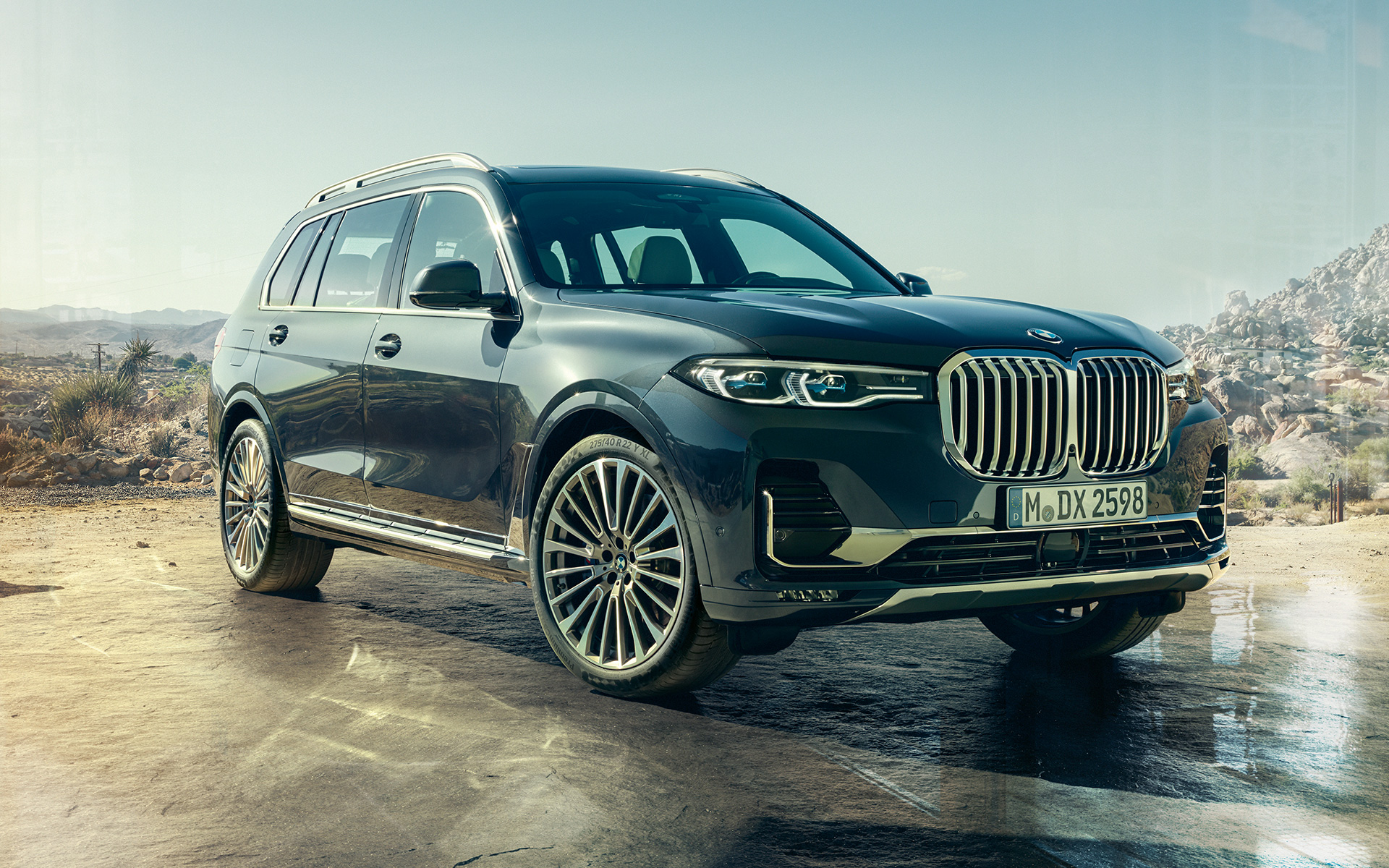 Ulkopuoli, kolmen neljäsosan näkymä keulasta, BMW X7 G07 2019 BMW X7 G07 2019, ulkopuoli, kolmen neljäsosan näkymä keulasta, taustalla aavikko