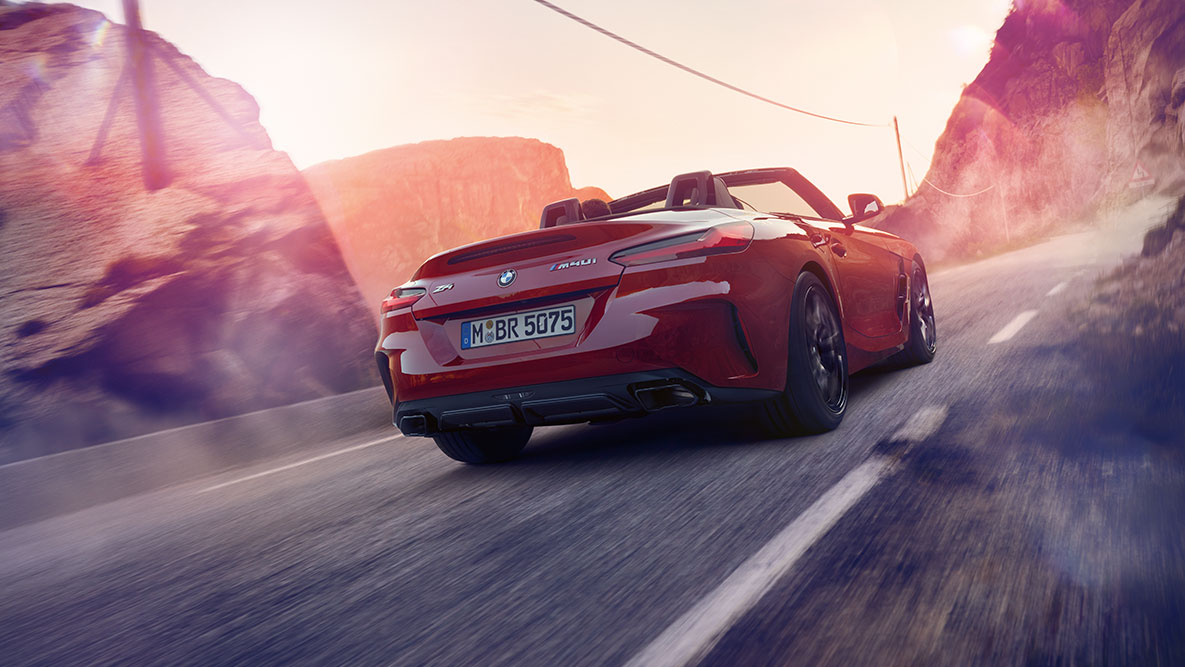 BMW Z4 Roadsterin perä Kuva liikkuvan BMW Z4 Roadsterin perästä
