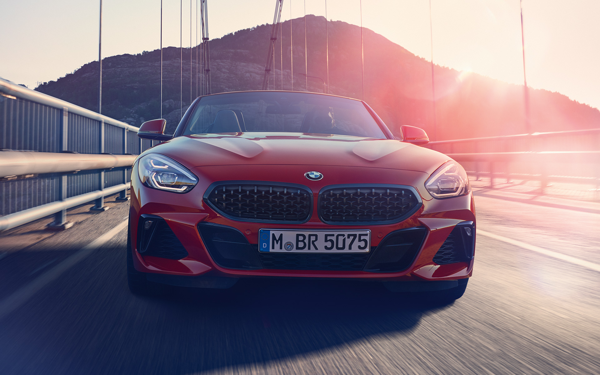 BMW Z4 Roadster (G29) sillalla BMW Z4 Roadster (G29) edestä katsottuna sillalla
