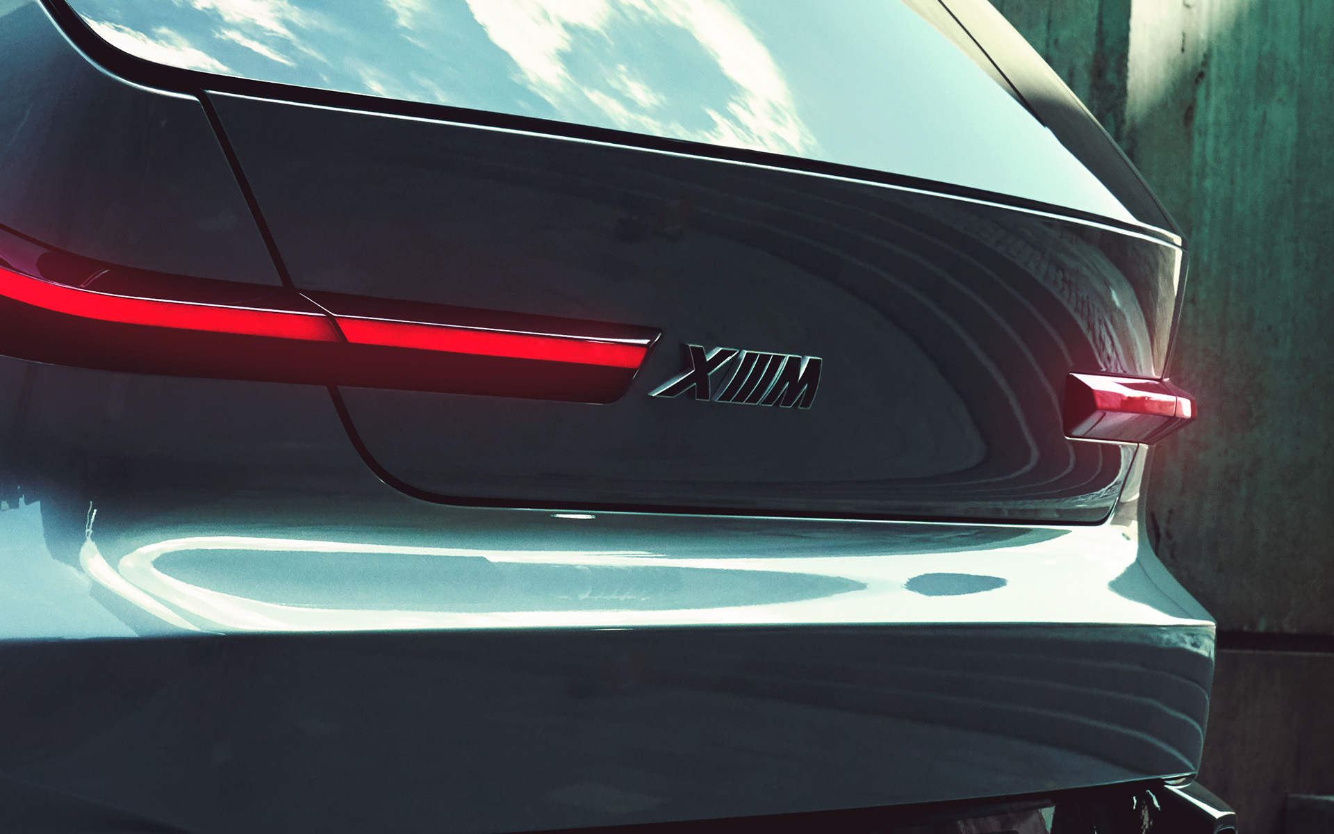 BMW Concept XM (G09), kolmen neljäsosan näkymä takaa katsottuna, lähikuva pakoputkenpäästä BMW Concept XM (G09), kolmen neljäsosan näkymä takaa katsottuna, lähikuva pakoputkenpäästä