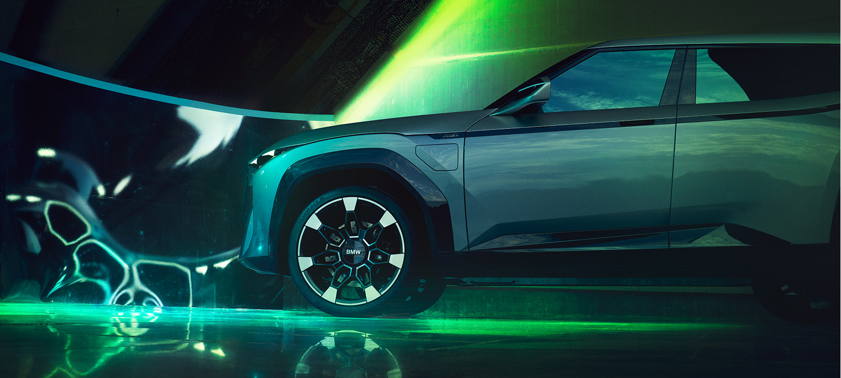 BMW Concept XM (G09), sivukuva pysähtyneenä olevasta autosta BMW Concept XM (G09), sivukuva pysähtyneenä olevasta autosta