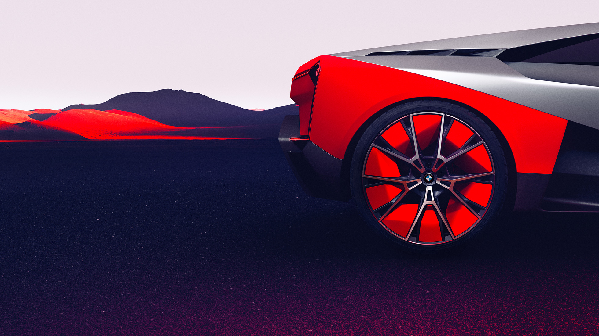 BMW Vision M NEXT, sivunäkymä BMW Vision M NEXT, sivunäkymä seisovasta autosta, vanteet
