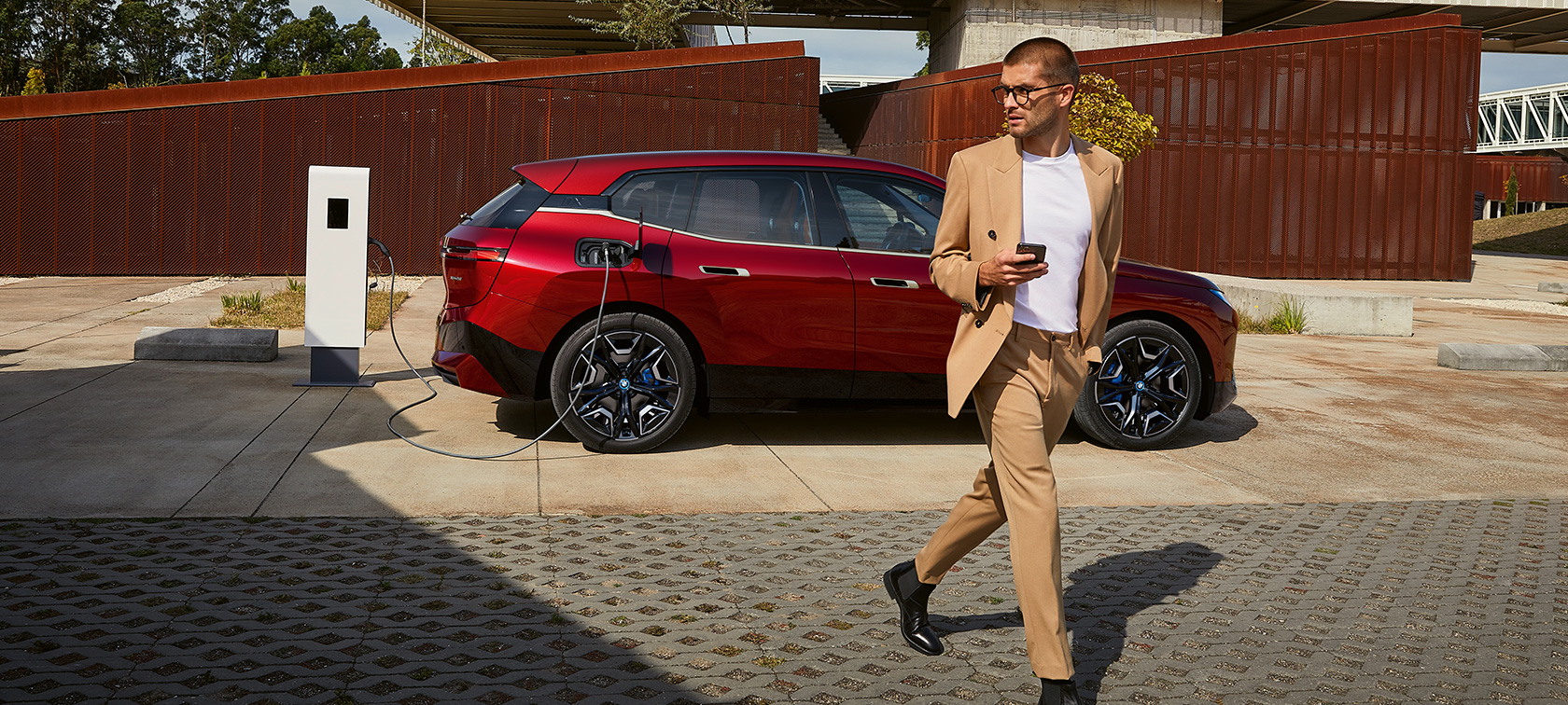 Lataus julkisissa latauspisteissä BMW:n sähköautot lataus julkisissa latauspisteissä