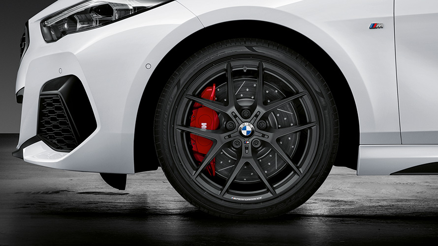 18” M Performance V-spoke 554 M Taottu 18'' M Performance vanne V-spoke 554 M Jet Black matta, talvirengaspaketti