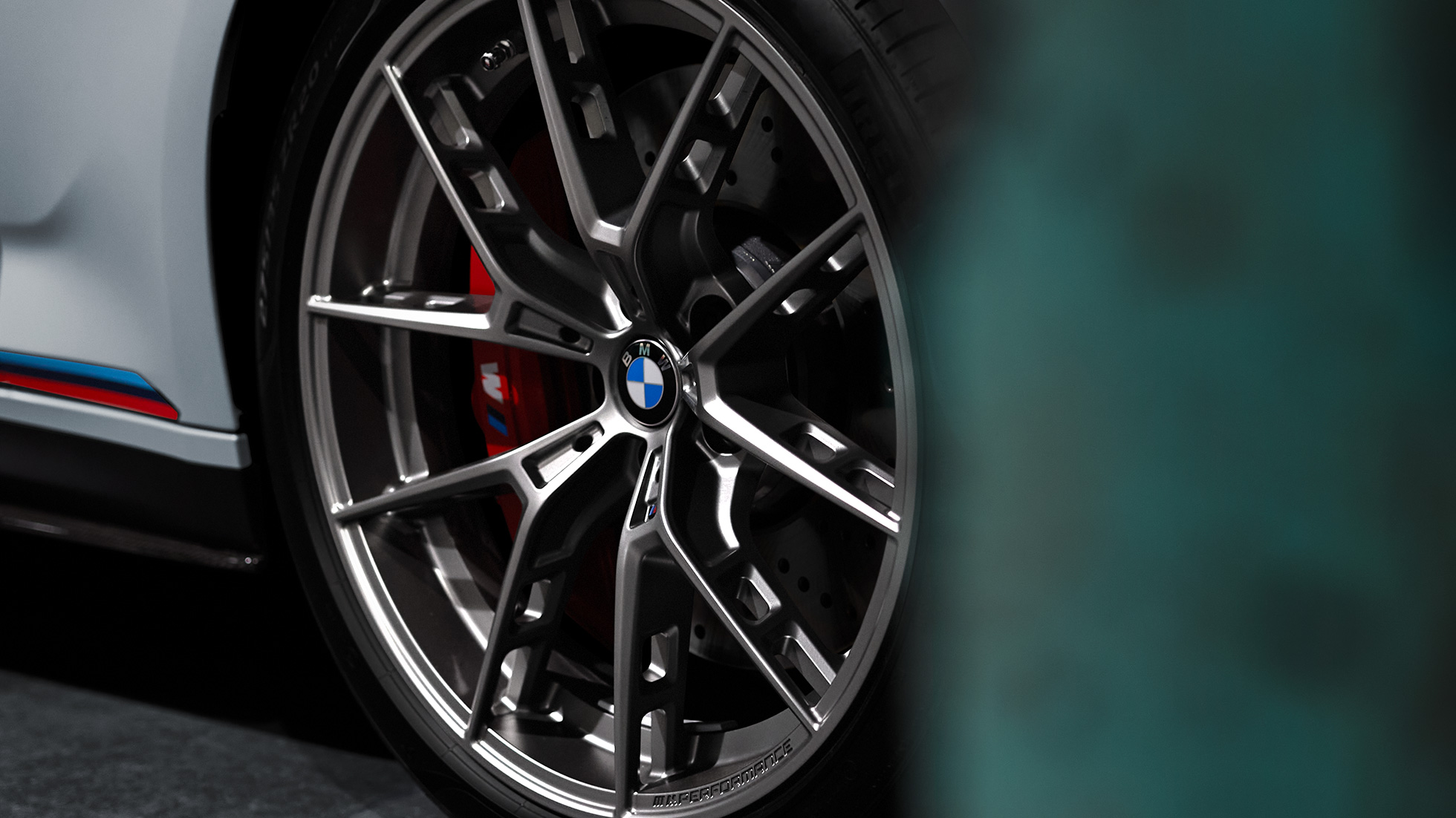 Taottu 20" M Performance -vanne Y-spoke 863 M Ferric Grey matta lähikuva BMW M Performance -osat taottu 20" M Performance -vanne Y-spoke 863 M Ferric Grey matta lähikuva