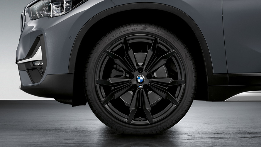 BMW M Performance Double-spoke 717 M BMW M Performance Double-spoke 717 M, BMW-kesärengaspaketit