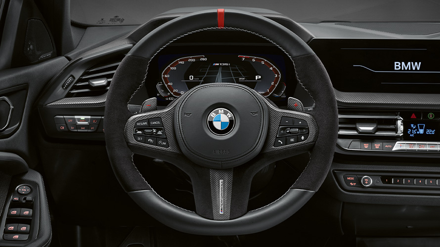BMW M Performance -ohjauspyörä BMW M Performance -ohjauspyörä, jossa koriste Carbon/Alcantara, BMW-kesätarjoukset