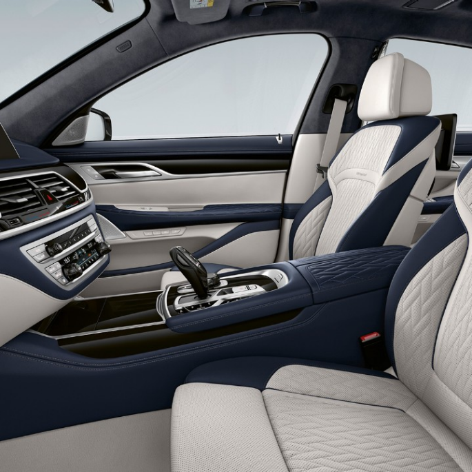 BMW 7-sarjan Sedanin M Sport -paketti, nahkaverhoilu BMW 7-sarjan Sedanin M Sport -paketti, nahkaverhoilu Dakota Black