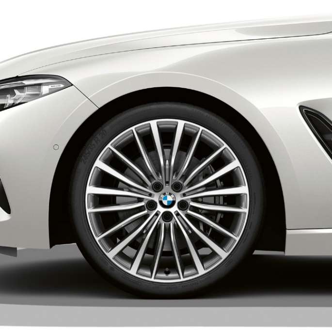 BMW 8-sarjan Coupé, 19” kevytmetallivanteet Multi-spoke 731 Bicolor.