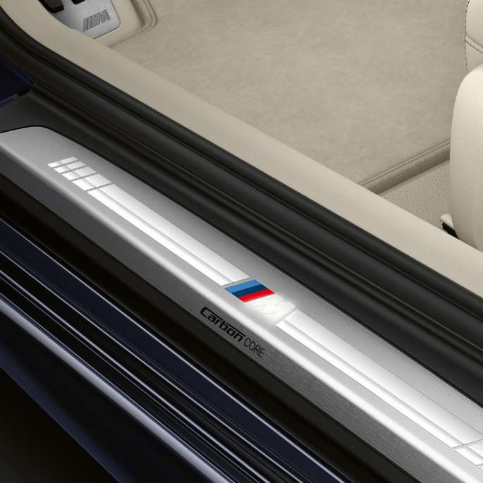 BMW 8-sarjan Coupé, M-kynnyslistat.