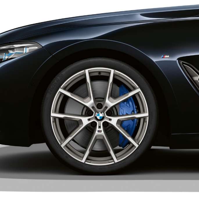 BMW 8-sarjan Coupé, metalliväri Carbon Black, 19'' M-kevytmetallivanteet Double-spoke 727 M Bicolor