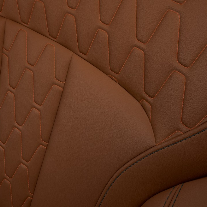 BMW X7, M Sport -paketilla varustellun auton verhoilu Lähikuva M Sport -paketilla varustellun BMW X7:n verhoilusta