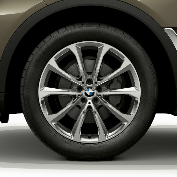 BMW X7, Business-varustellun auton kevytmetallivanne Lähikuva Business-varustellun BMW X7:n kevytmetallivanteesta